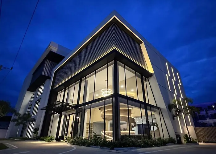 Revery Hotel 4*