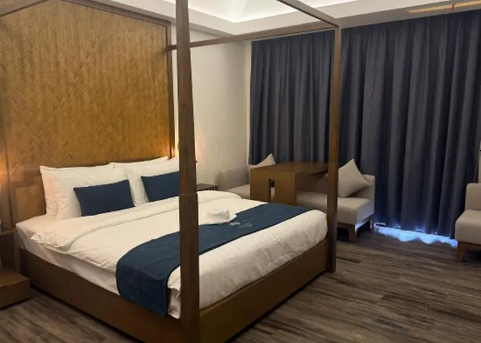 Revery Hotel 4*